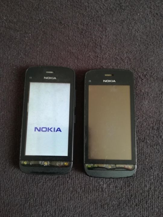 Nokia  c5-03 telefon eladó, 1. érintő hibás , 2.