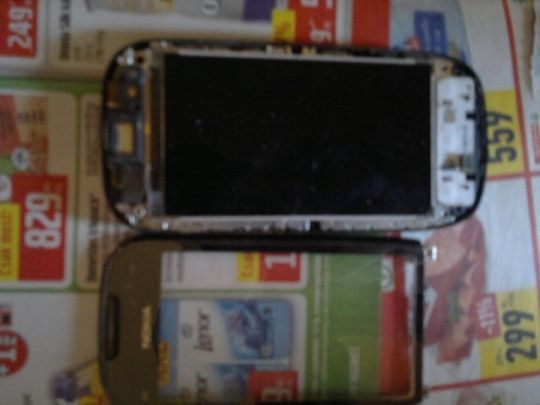 Nokia c7  telefon eladó, törött és hiányos , rossz állapotú  !