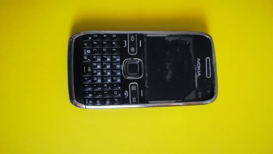Nokia e72 mobil eladó nem reagál semmire sem!!