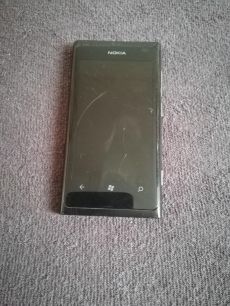 Nokia lumia 800 telefon eladó , nem reagál semmire.