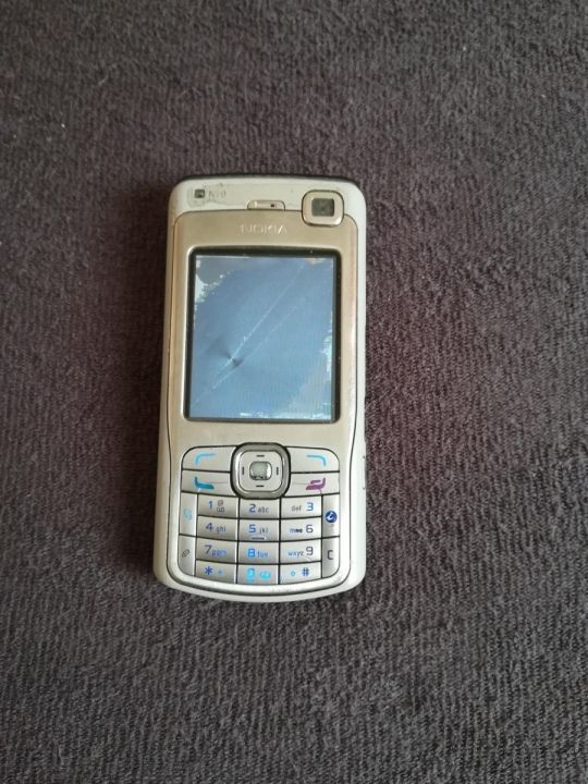 Nokia  N70 telefon eladó,törött kijelzős!
