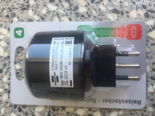Olasz-magyar konnektor átalakító úti adapter