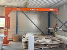 Oszlopos forgódaru vákuum emelővel Novotransz FG-001-250-500