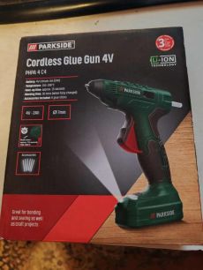Parkside akkus ragasztópisztoly 6db ragasztó ruddal