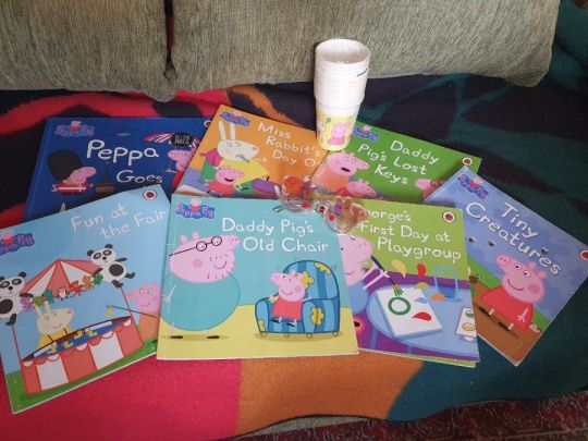 Peppa Pig mesekönyvek -Peppa Goes to London, napszemüveg,pohár