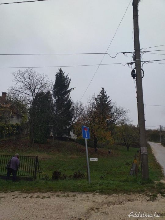 Pilisjászfalun építési telek eladó.