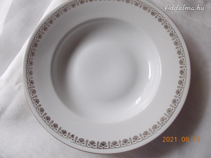 Porcelán új tányérok