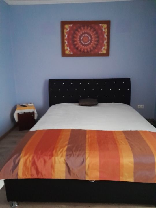 Prémium luxus 160x200-as fekete, ágyneműtartós franciaágy,eladó!