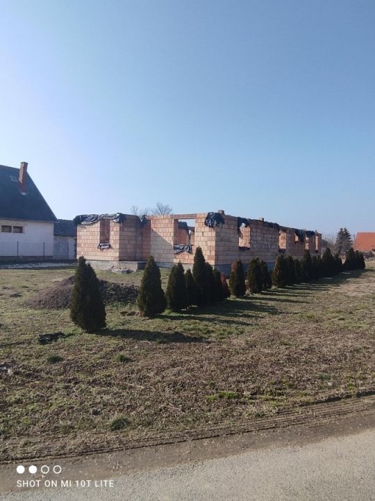 Rendezett saroktelek eladó!