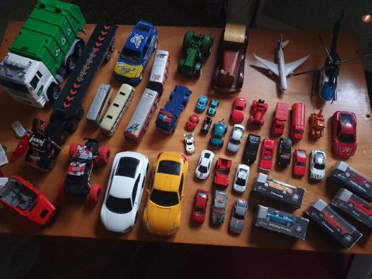 Retró autók, matchboxok, miniatűr járművek gyűjtemény+ajándék