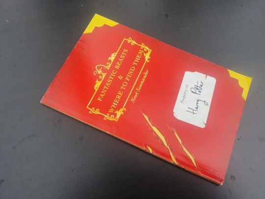 Rowling: Fantastic Beasts and Where .... + notesz