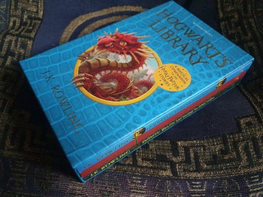 Rowling: The Hogwarts Library -angol nyelvű, új, díszdobozos
