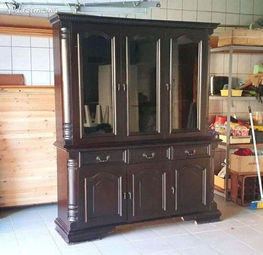 Rusztikus wenge tálalószekrény