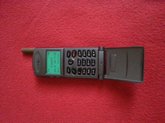 Samsung 2400  telefon eladó jó és független , gombjai
