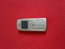 Samsung c100 telefon eladó nem ad képet ,nem kapcsol be,