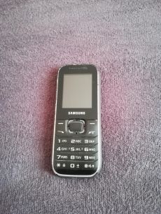 Samsung e1230 telefon eladó ,nem reagál semmire.