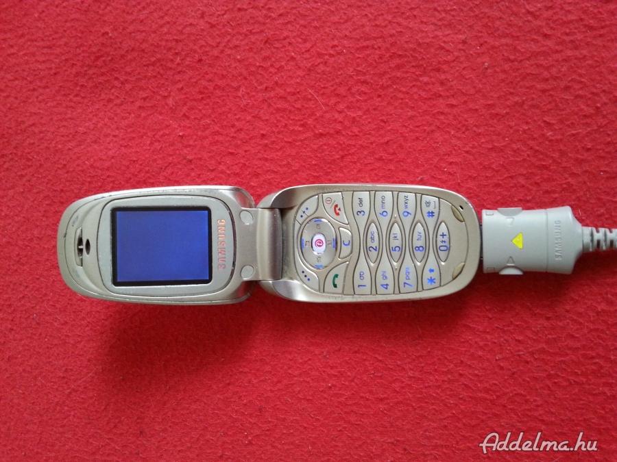 Samsung e330 telefon eladó 3db nem ad képet , 2db nem