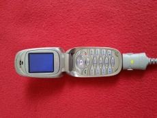 Samsung e330 telefon eladó 3db nem ad képet , 2db nem