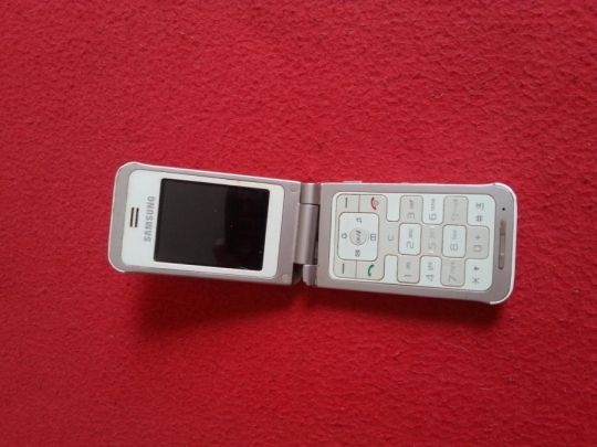Samsung e420 telefon eladó  csak bill világit