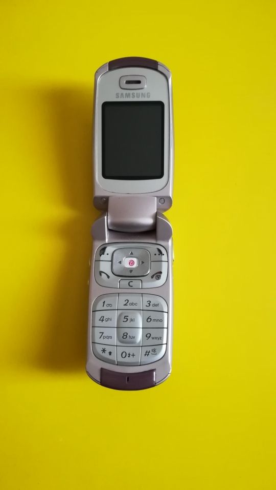 Samsung e530  mobil eladó nem reagál semmire sem.