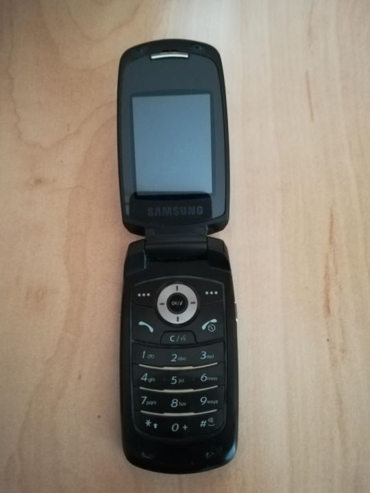 Samsung E780 mobil eladó Törött kijelzős