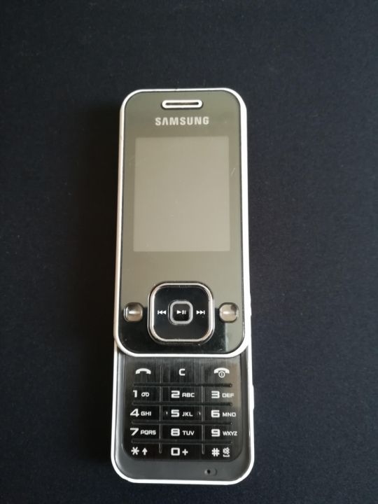 Samsung F250 telefon eladó nem kapcsol be