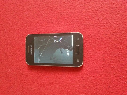 Samsung  g130 telefon eladó törött kijelzős