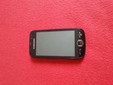 Samsung gt 18000 telefon eladó nem kapcsol be csak rezeg