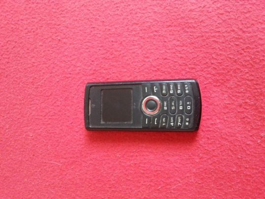Samsung gt-e 2120 telefon eladó csak villan