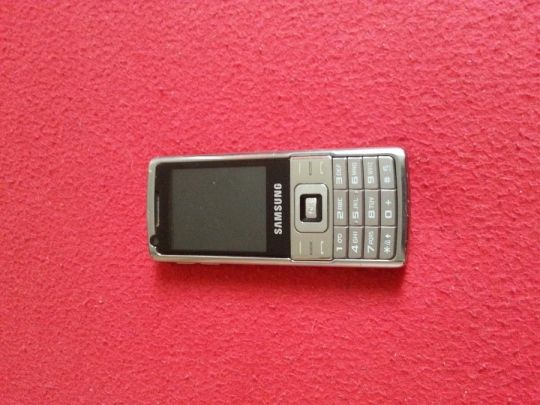 Samsung l700 telefon eladó nem reagál semmire , töröt