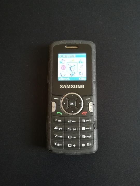 Samsung M110 telefon eladó Jó, Telekomos