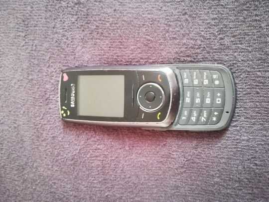 Samsung m600 telefon eladó  ,nem reagál semmire.