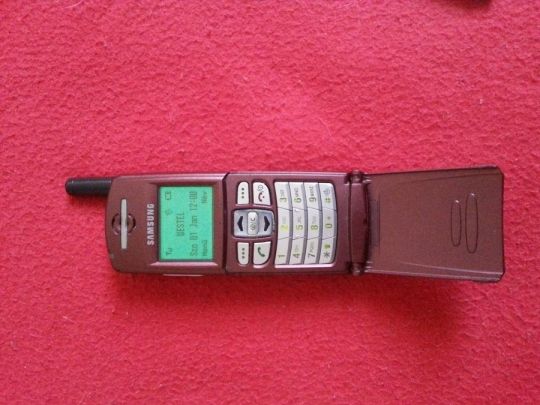 Samsung n100  telefon eladó jó és független.