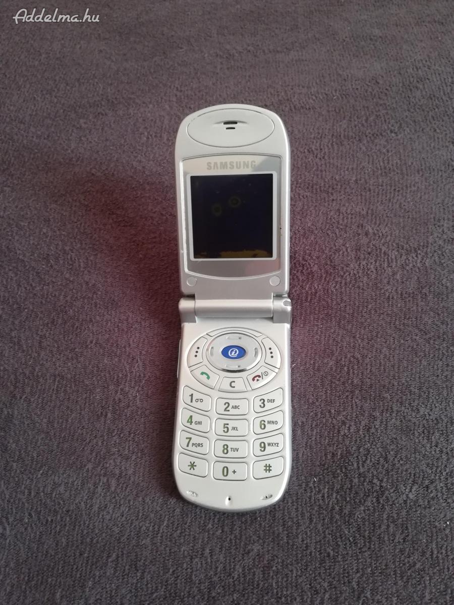 Samsung q200 telefon eladó  ,nincs akku kijlezője törött.