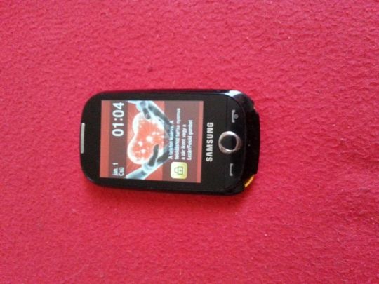 Samsung s3650 telefon eladó ,érintő hibás , törtt kijelzős ,