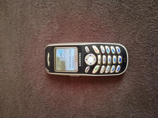 Samsung x100 telefon eladó  ,jó és telekomos