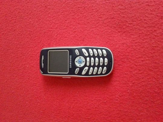 Samsung  x100 telefon eladó nem reagál