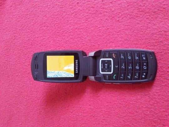Samsung x510 telefon eladó törtt kijelzős, nem reagál semmire