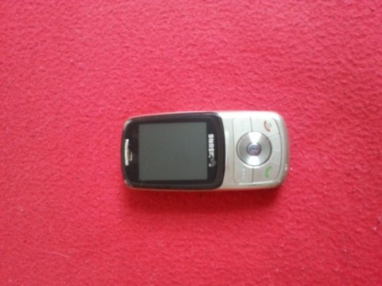 Samsung x530 telefon eladó nem kapcsol be, nem ad képet, töröt