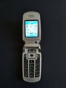 Samsung Z500 telefon eladó Hangerő felfelé gomb hibás,