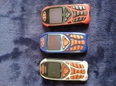 Siemens m55 eladó telefon , törött kijelzős , nem kapcsol be