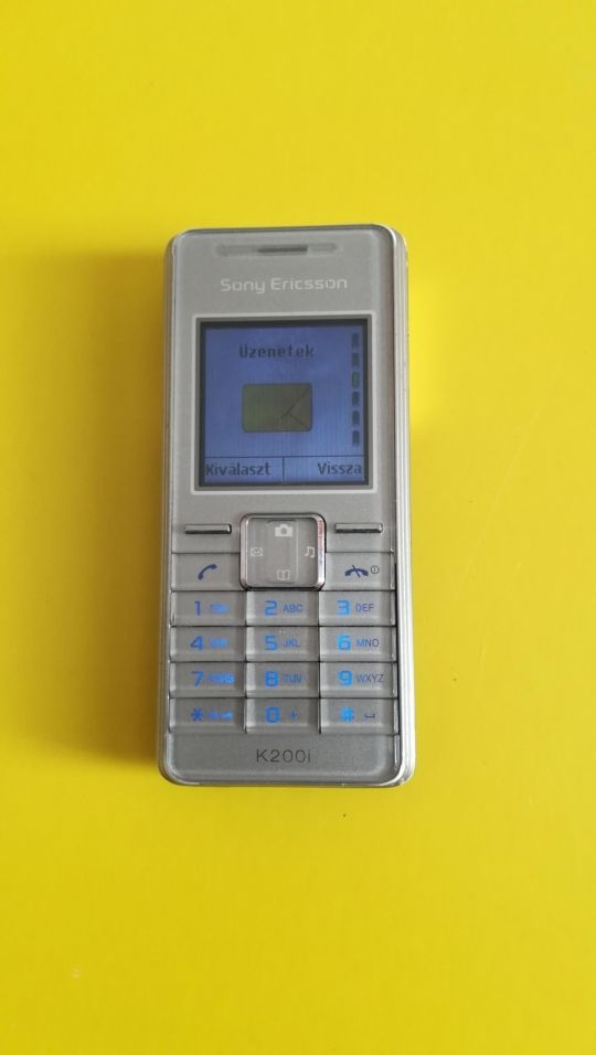 Sony-Ericcson  K200i mobil beszédhangszóró hibás, vodafonos.
