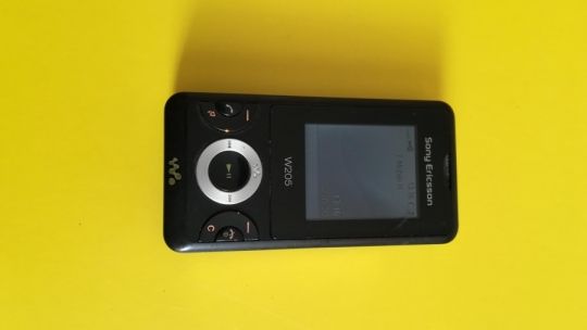 Sony-Ericcson  W205 mobil működőképes és t-mobilos.