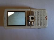 Sony ericsson d750 telefon eladó törött kijelzős, gombsor