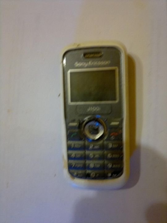 Sony ericsson j100 telefon eladó, nem tölt   !