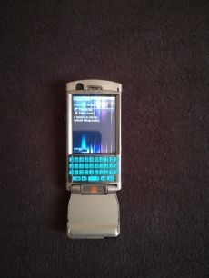 Sony Ericsson p990 telefon , telefonzáras a felső