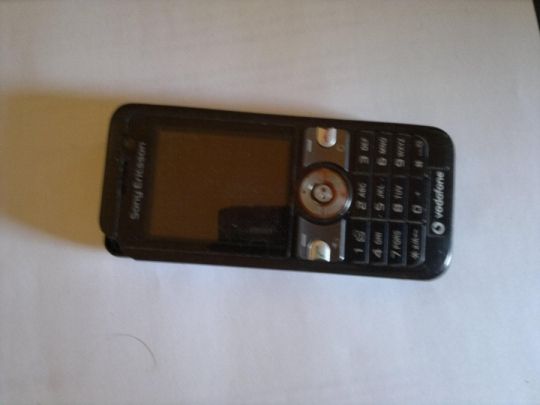 Sony ericsson v630  telefon eladó , mind hibás!
