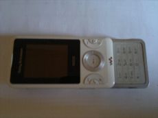 Sony ericsson w205 telefon eladó, nem kapcsol be !