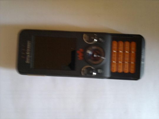 Sony ericsson w580 telefon eladó hiányos, nem kapcsol be , csak