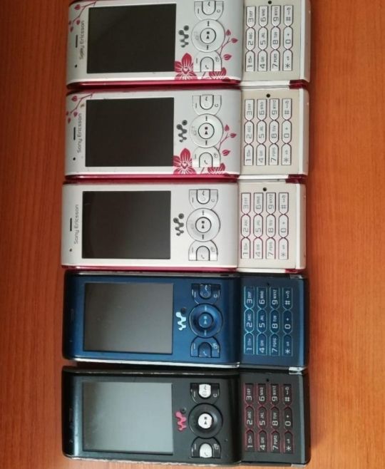 Sony ericsson w595  telefon eladó , csak bill világit, nem kapcsol
